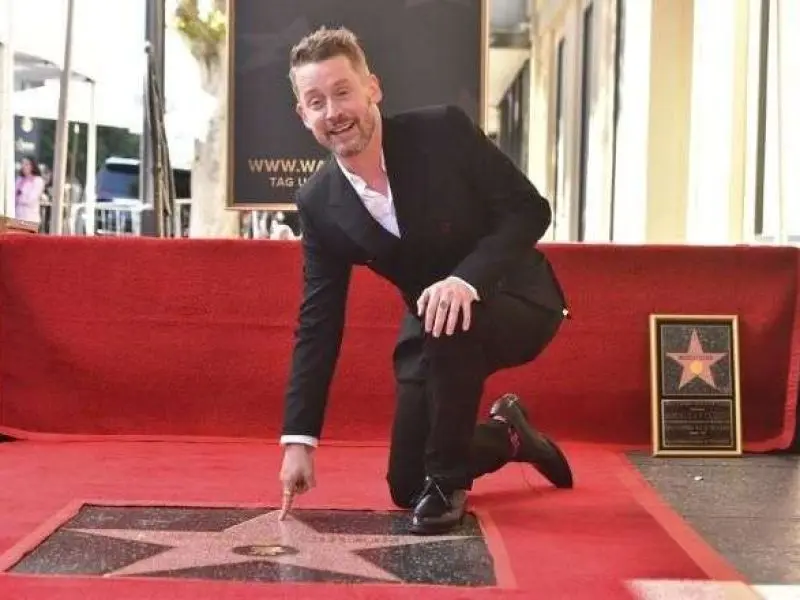 Macaulay Culkin, de Home Alone, recibe estrella en Paseo de la Fama de Hollywood