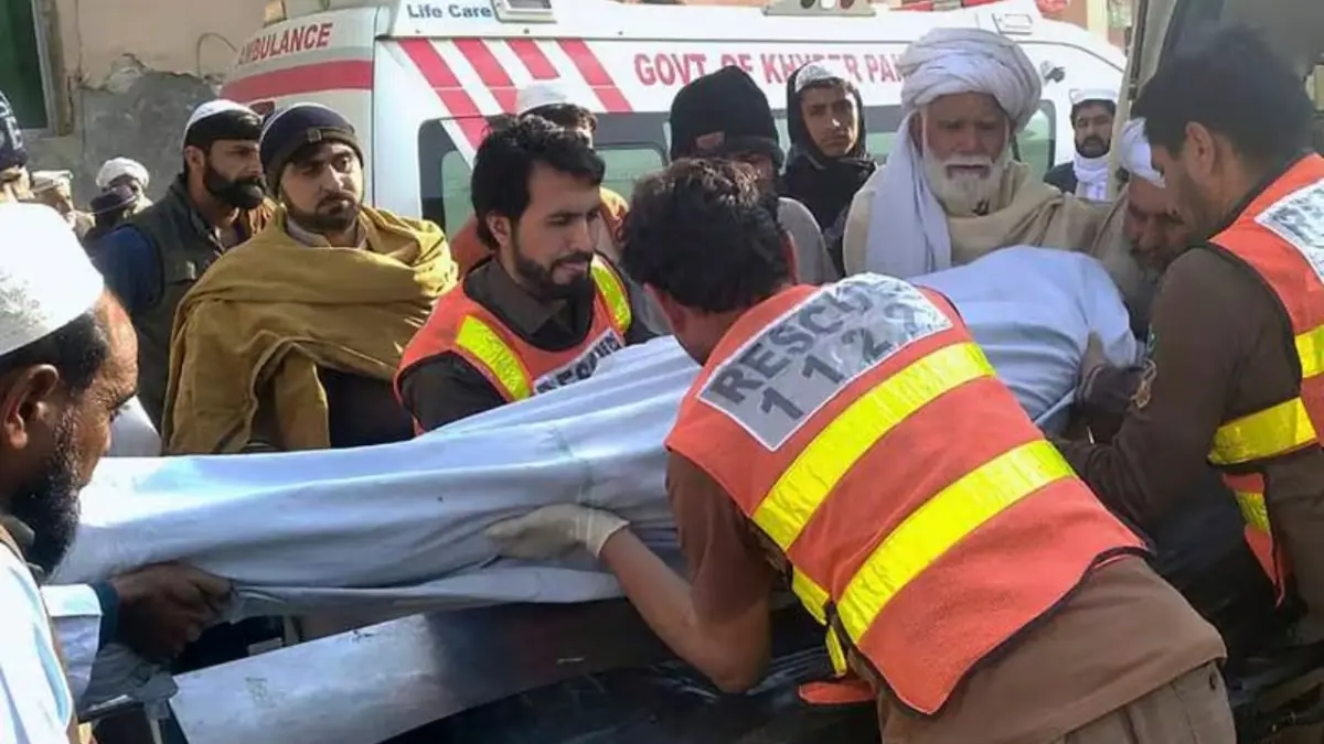 Mueren tres policías y cinco insurgentes en ataque en Pakistán