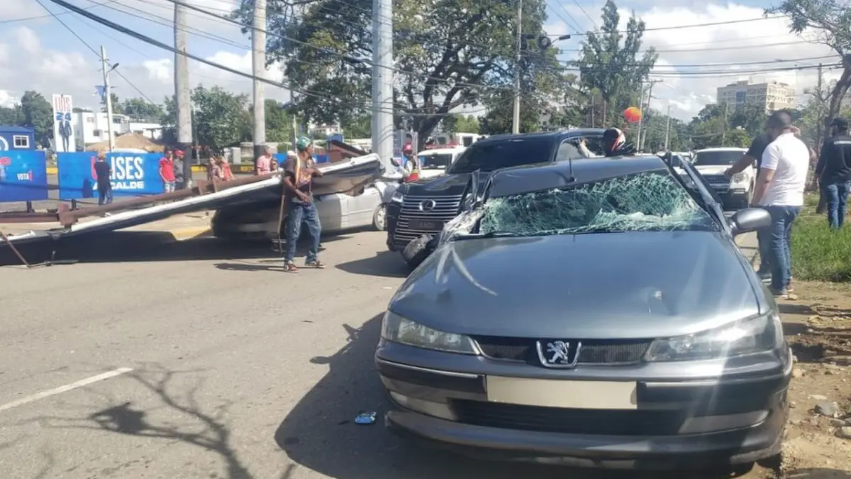 Afectados por valla política en Santiago llaman a responsables a tener conciencia