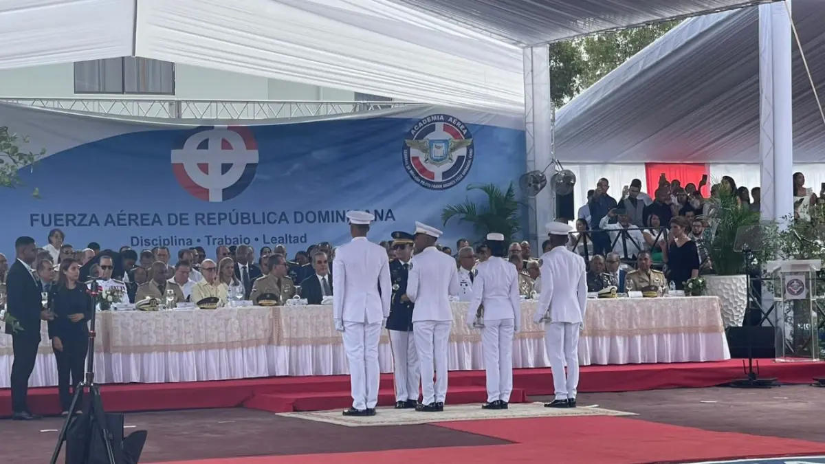 Presidente Abinader encabeza graduación de cadetes FARD