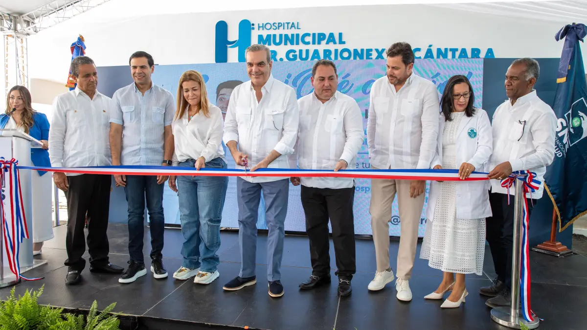 Presidente Abinader entrega Emergencia y remozamiento del Hospital Guarionex Alcántara