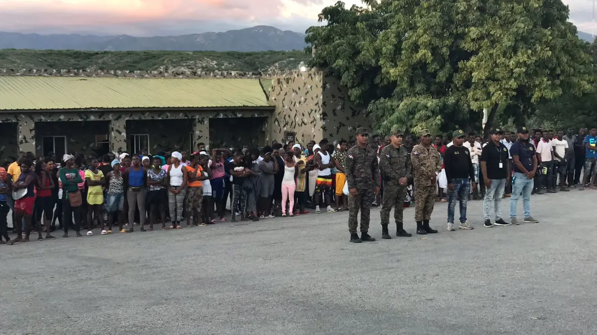 Deportan grupo de 324 nacionales haitianos que entró de forma ilegal por Bahoruco
