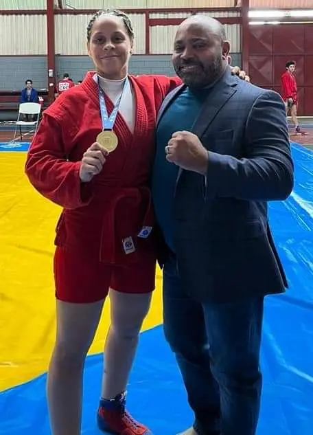 María Peña conquista oro en Copa Internacional de Sambo
