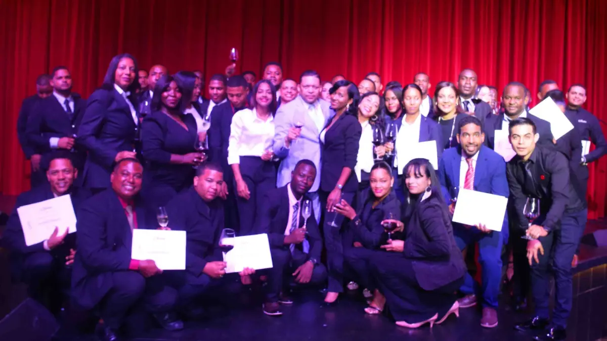 El Catador forma a 54 Nuevos Sommeliers en una Ceremonia Histórica en Punta Cana