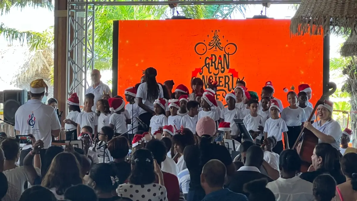 Niños y jóvenes de Verón se lucen en concierto sinfónico navideño