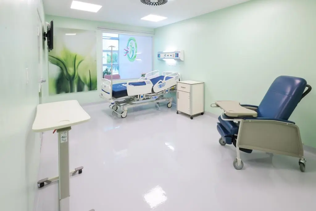 Donan unidad de aislamiento al INCART para pacientes con cáncer