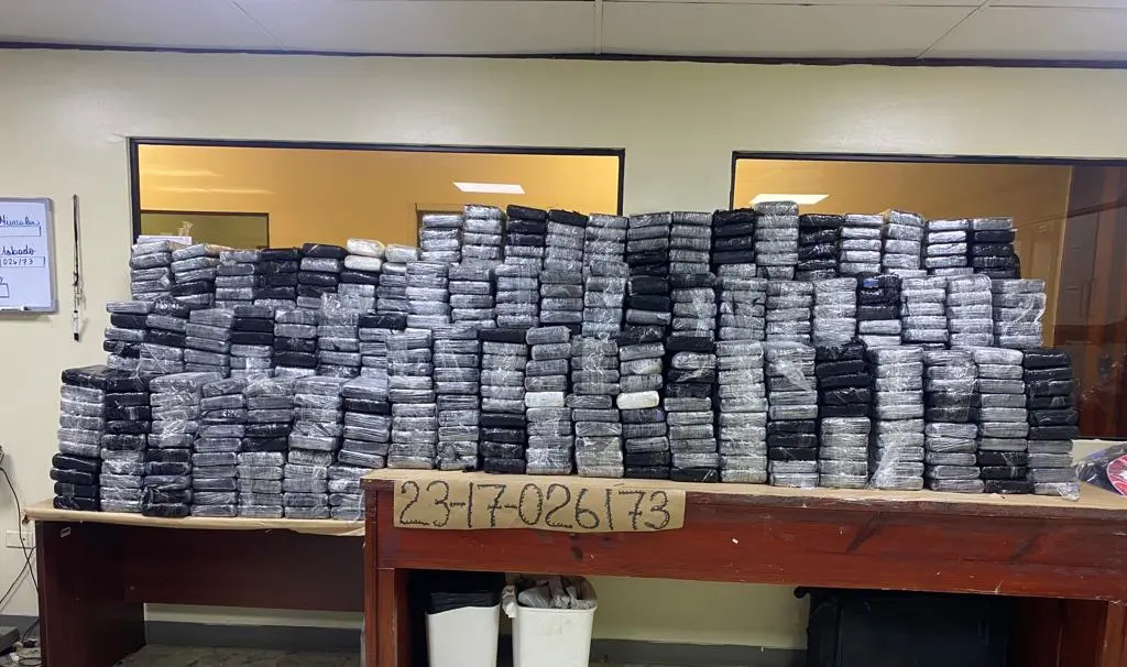 Cargamento de más de 1.4 toneladas ocupado en Peravia positivo a cocaína