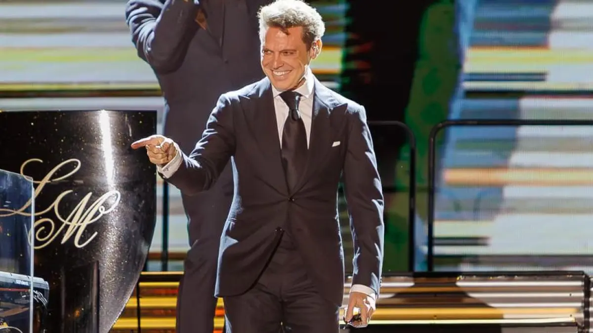 Inician reembolso a quienes no asistieron a concierto de Luis Miguel