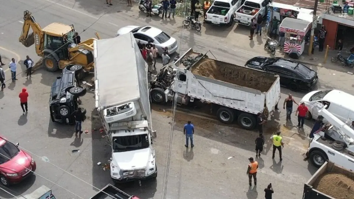 Desde otro ángulo: así ocurrió accidente que dejó varios heridos en Santiago