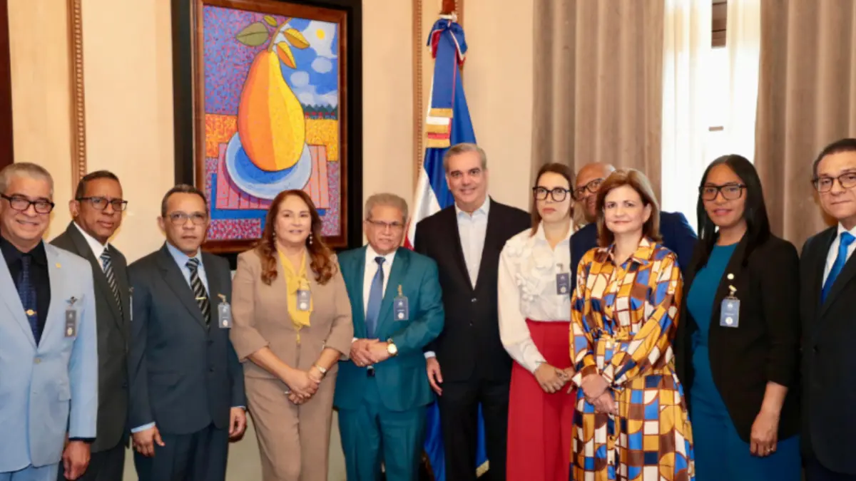 Reajuste salarial entre los temas abordados en reunión del CMD con Abinader