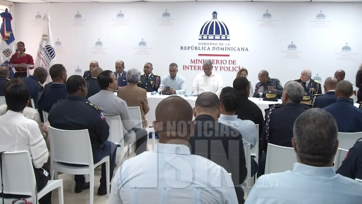 Interior y Policía anuncia medidas a favor de bomberos del país