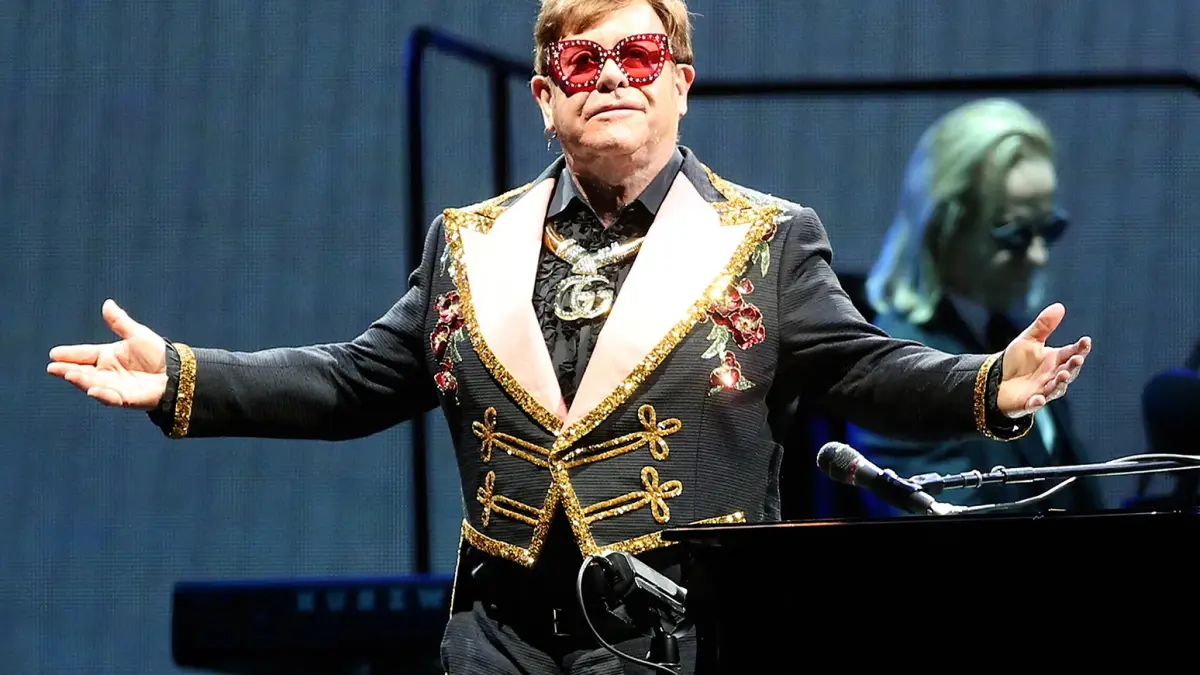 Elton John se convierte en un artista EGOT al ganar su primer Emmy