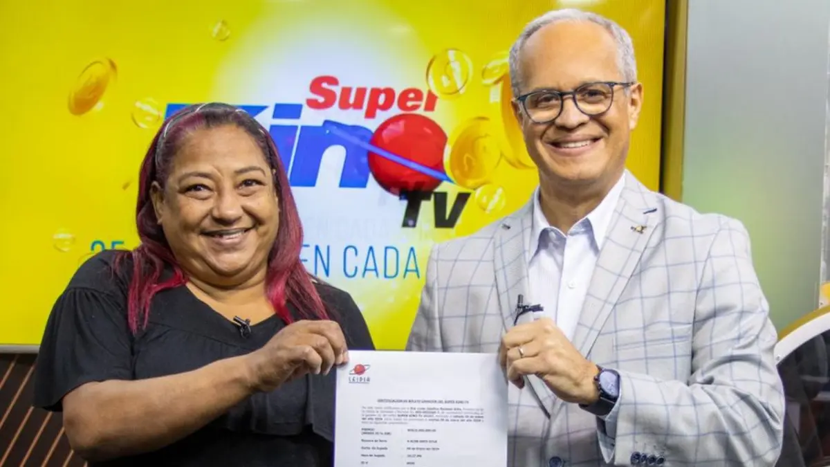 LEIDSA entrega certificado a mujer se ganó 25 millones con el Súper Kino Tv