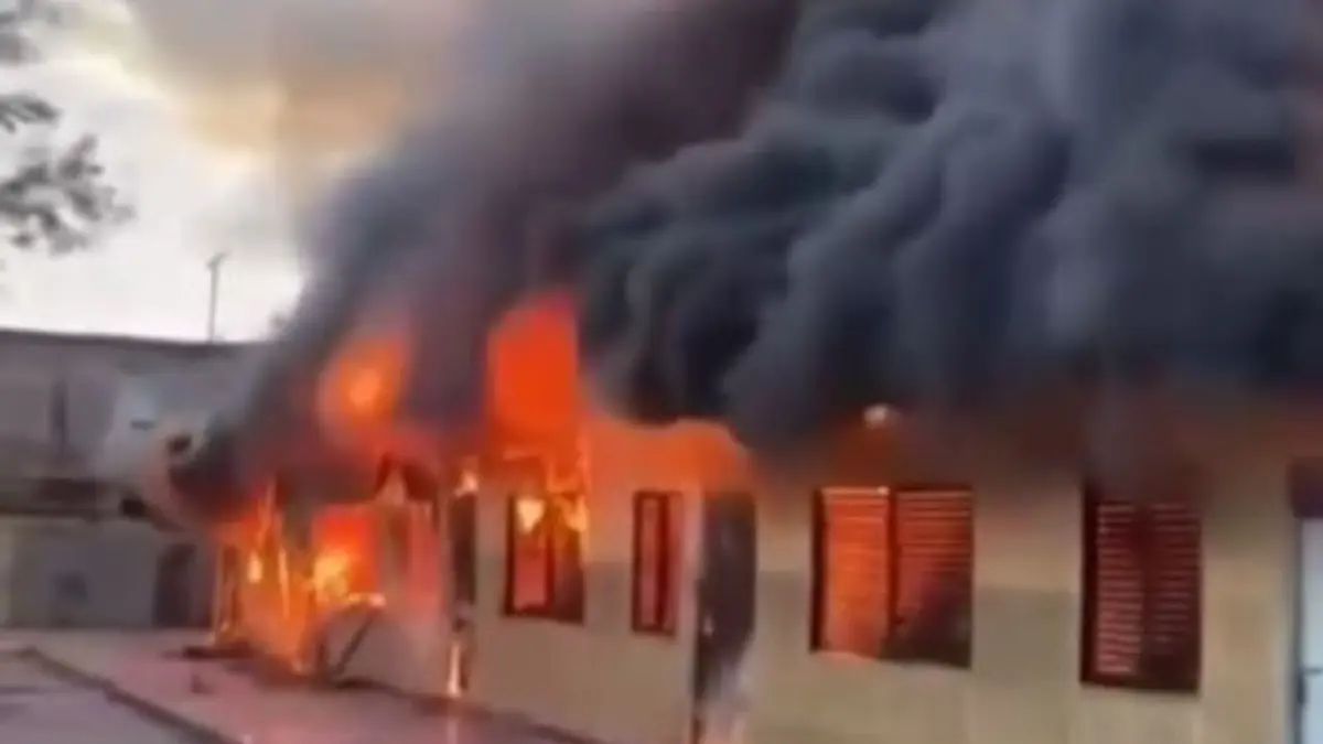 Incendio afecta escuela en La Romana