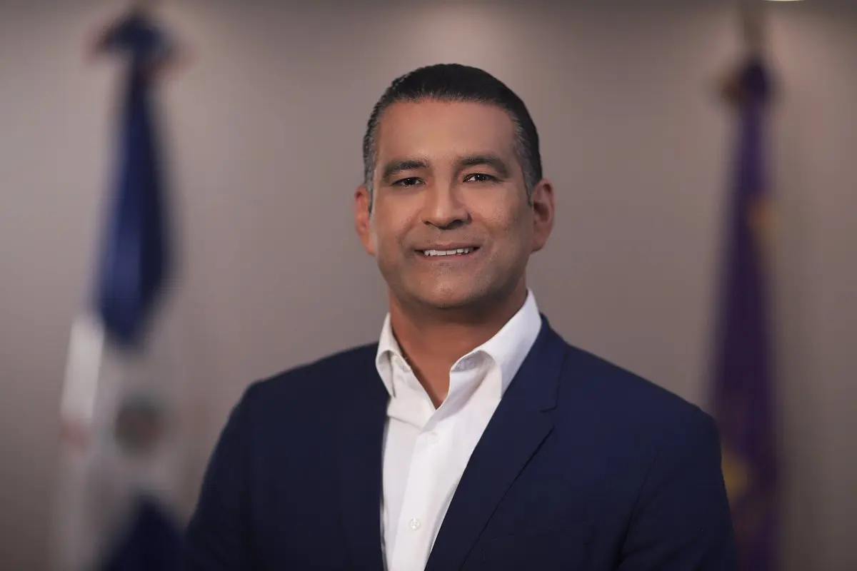 Luis Alberto lidera simpatía en población de SDE, según estudio