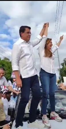 Ciudadanos del DN recibieron a Carolina Mejía en una caravana