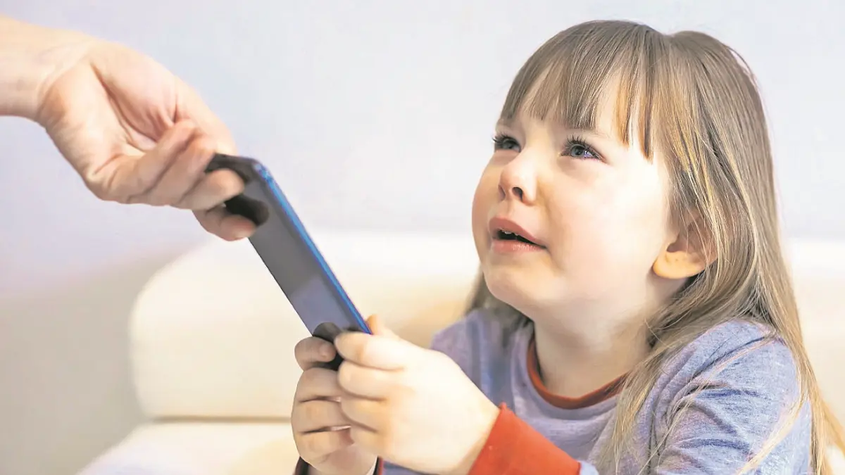 Niños con teléfonos se convierten en adultos con peor salud mental