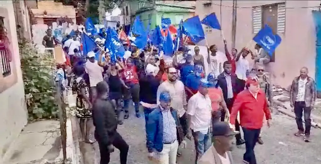 Vinicio Castillo propone acceso libre a Internet en barrios del DN