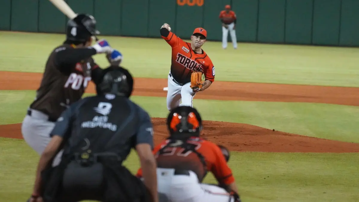 Espino arrasa y es el 4º de los Toros en ser Lanzador del Año