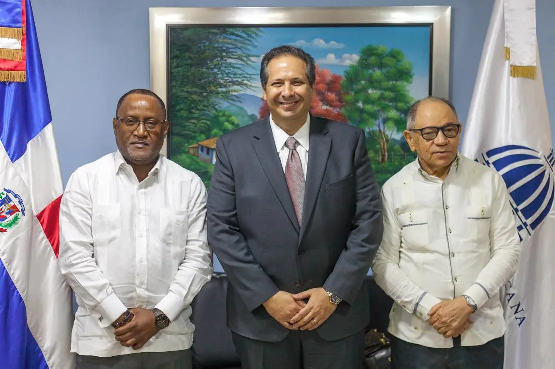 Ministro de Salud realiza encuentro con autoridades sindicales