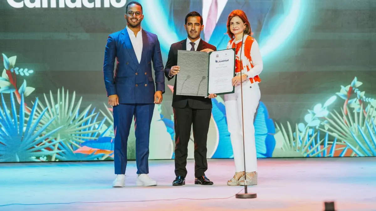 Entregan galardones a varios jóvenes en Premio Nacional de la Juventud 2024 en Santiago