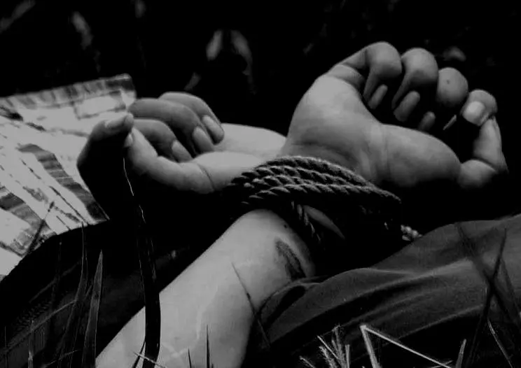 Hallan cadáver atado de pies y manos, con dos disparos en el municipio de Navarrete