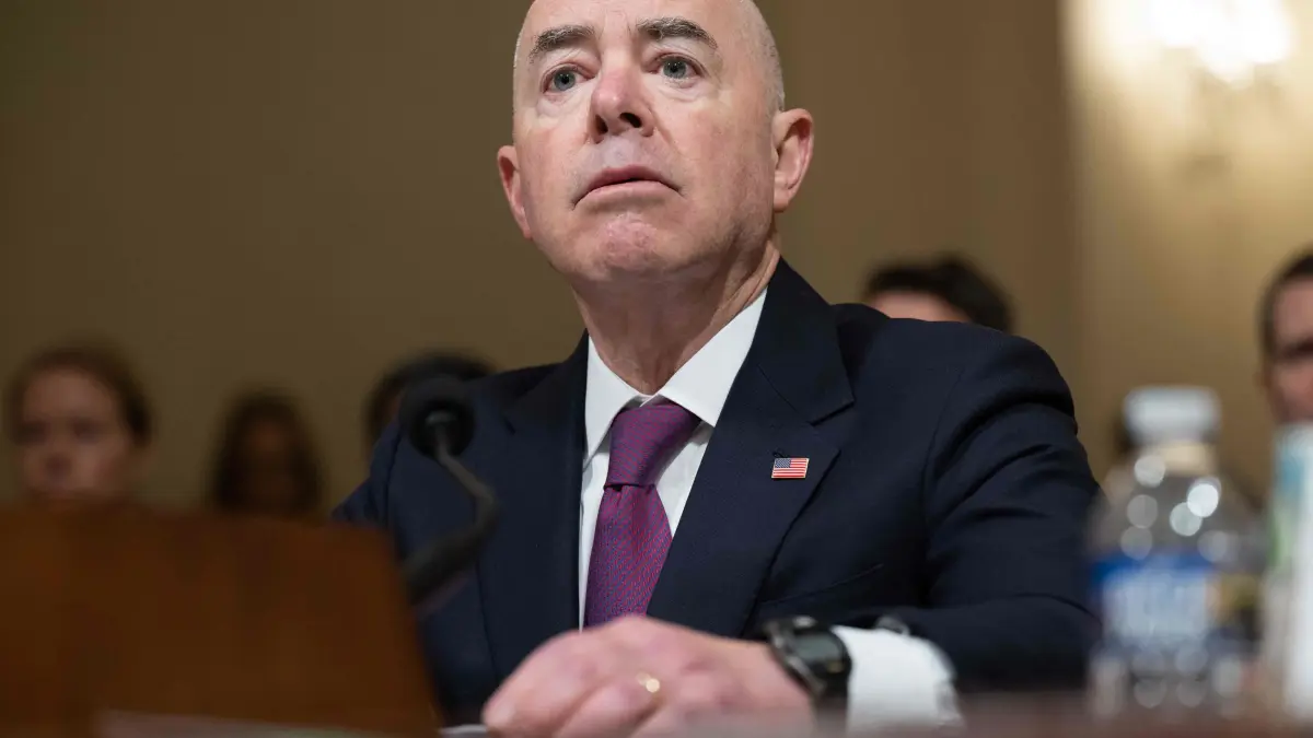 La Cámara Baja de EE.UU. aprueba someter a juicio político al jefe de migración de Biden