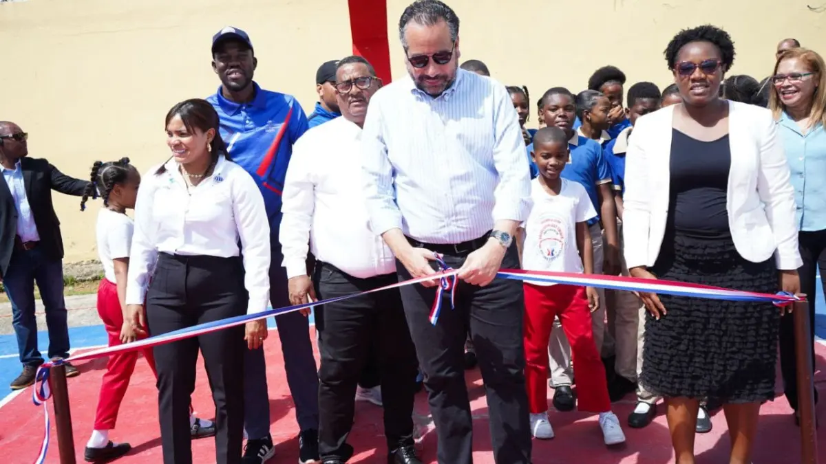 INEFI entrega cancha remozada y utilería deportiva en escuela de Guachupita