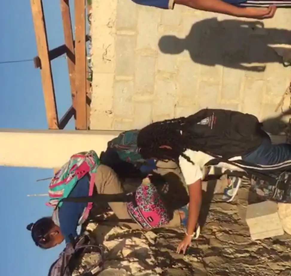 Denuncian cierre de calle en Ciudad Juan Bosch