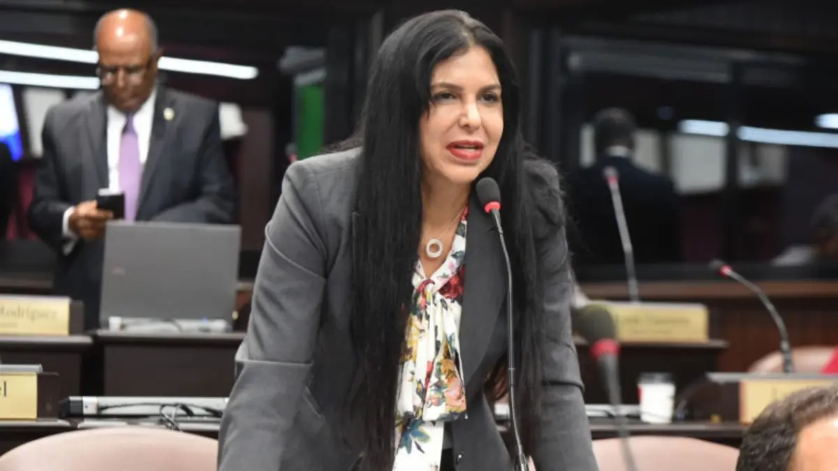 Aplazan juicio contra diputada acusada de lavado