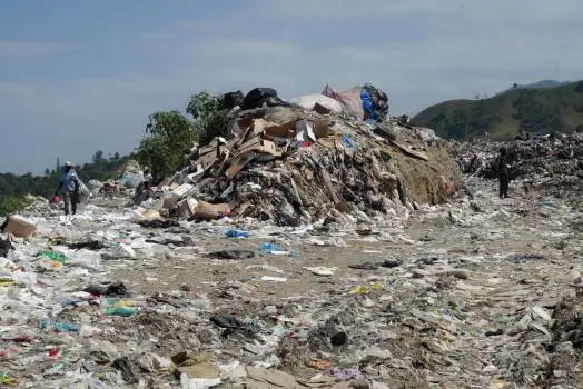 Encuentran cadáver mutilado de una mujer en un basurero