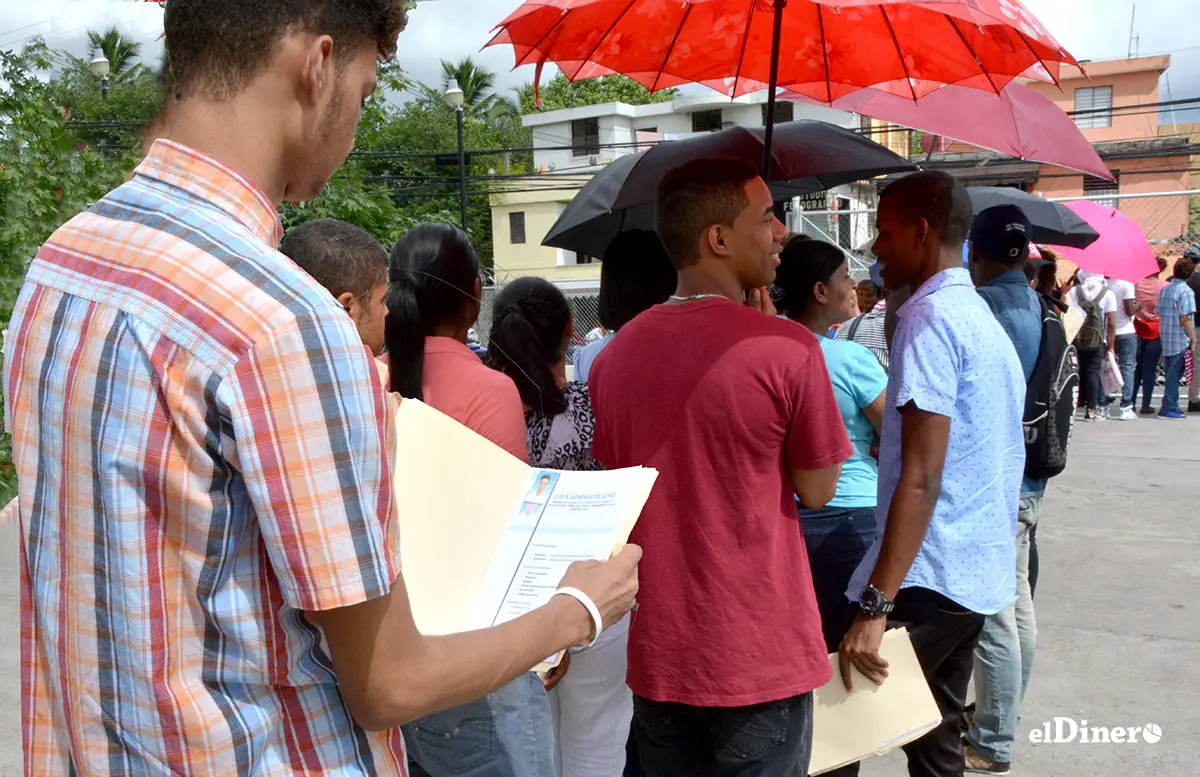 Preocupación por desempleo entre jóvenes; advierten tasa ronda el 26 por ciento