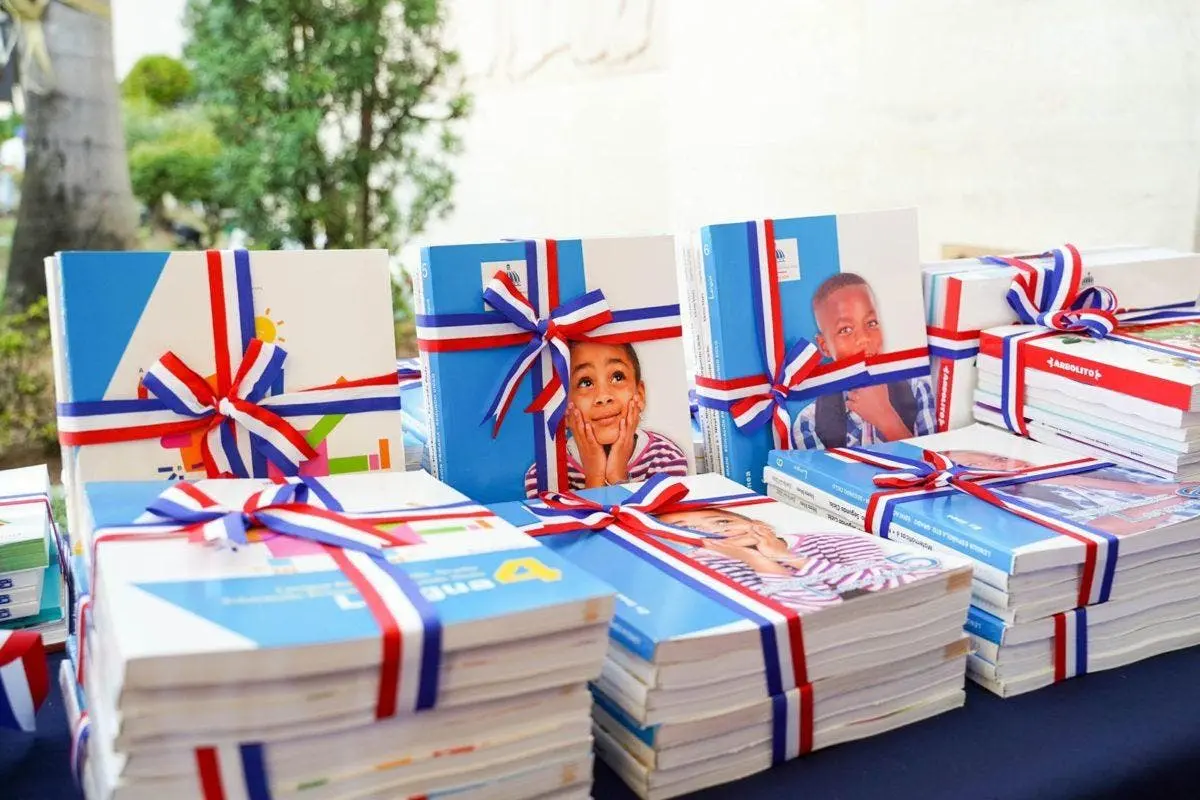 Abinader anuncia “Programa Libro Abierto” porque los textos no se entregaban a tiempo