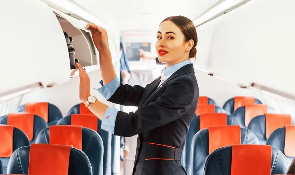 ¿Por qué es necesario tener cierta altura para trabajar como azafata?