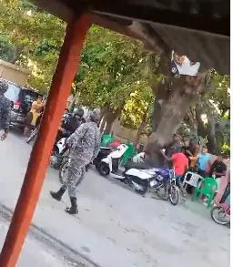 Se registra confuso incidente entre ciudadanos y miembros de la Policía en Cabral, Barahona