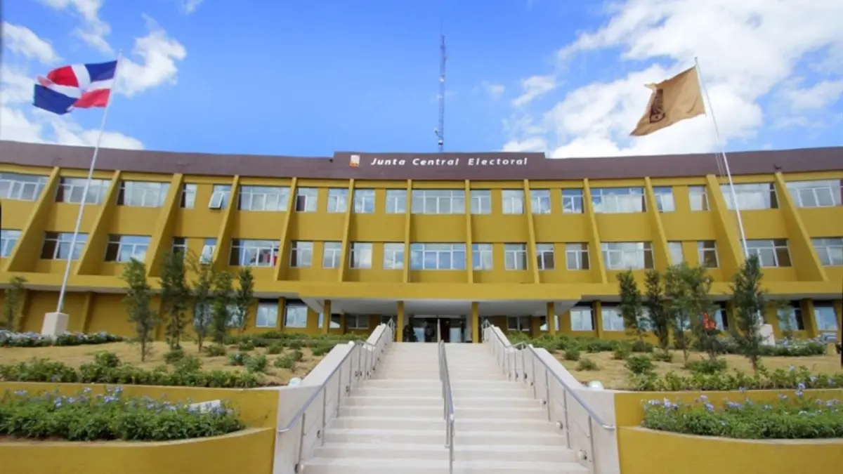 JCE recuerda que solo pueden estar en los colegios electorales delegados acreditados