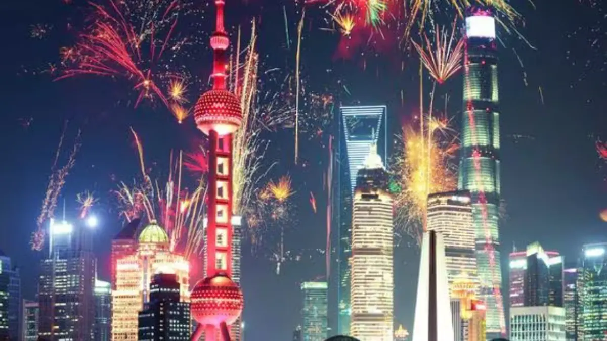 Fuegos artificiales y desfiles vuelven a Hong Kong por Año del Dragón