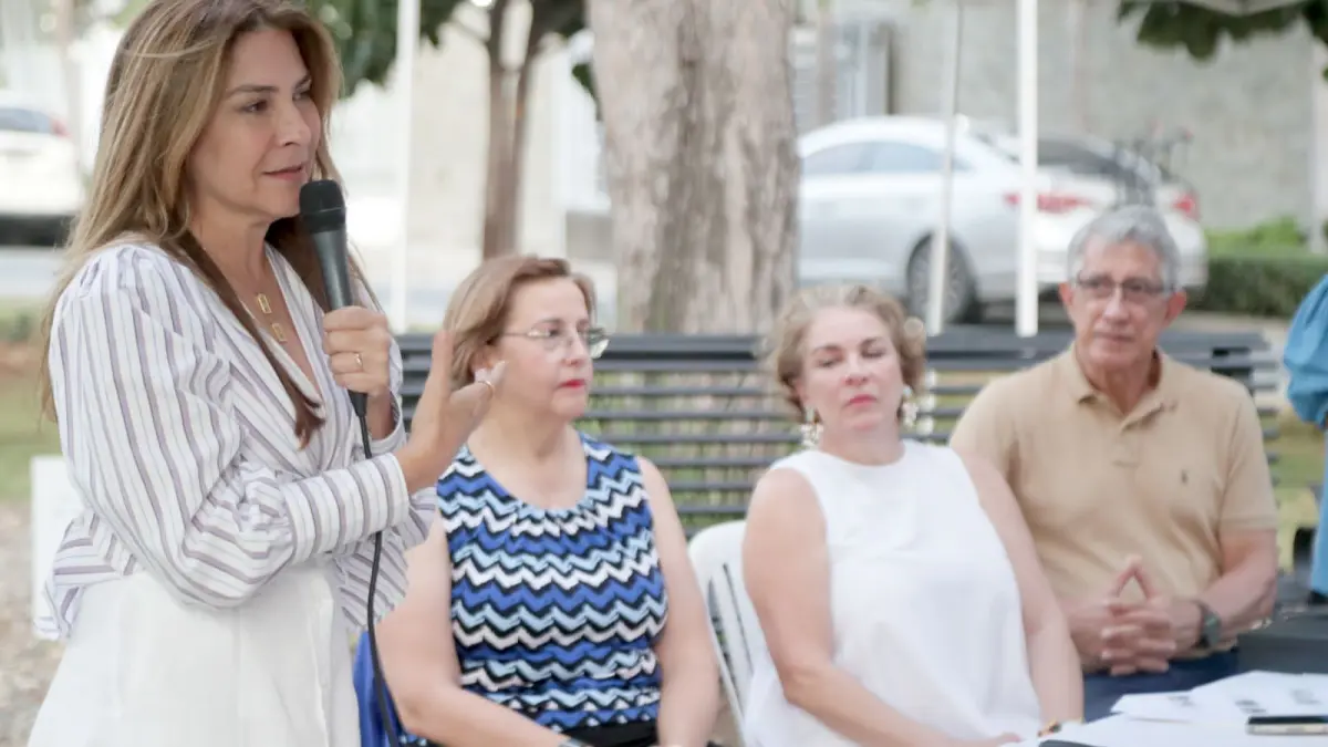 Reconocen a Carolina Mejía por revitalización de espacios públicos en Bella Vista