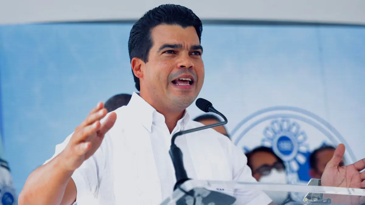 Wellington Arnaud supervisa trabajos construcción acueducto de Villa Altagracia