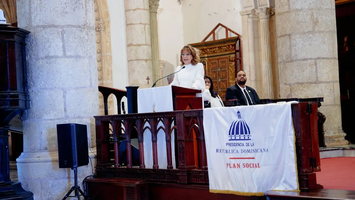 Destacan entrega y transparencia en 35 aniversarios del Plan Social