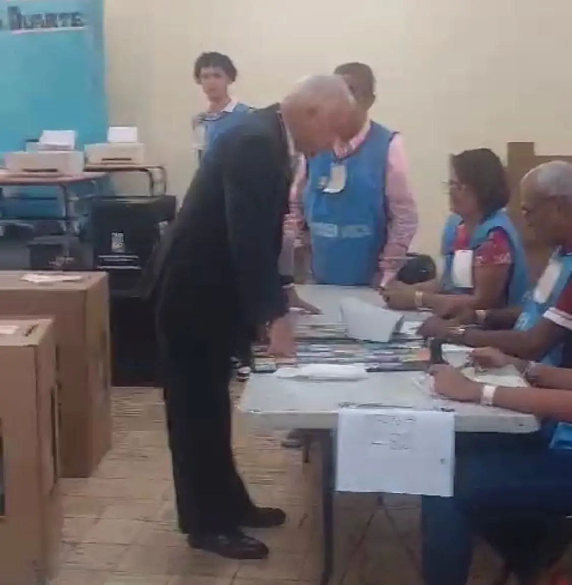 Delegados de partidos visitan centros de votación a 20 minutos de las elecciones