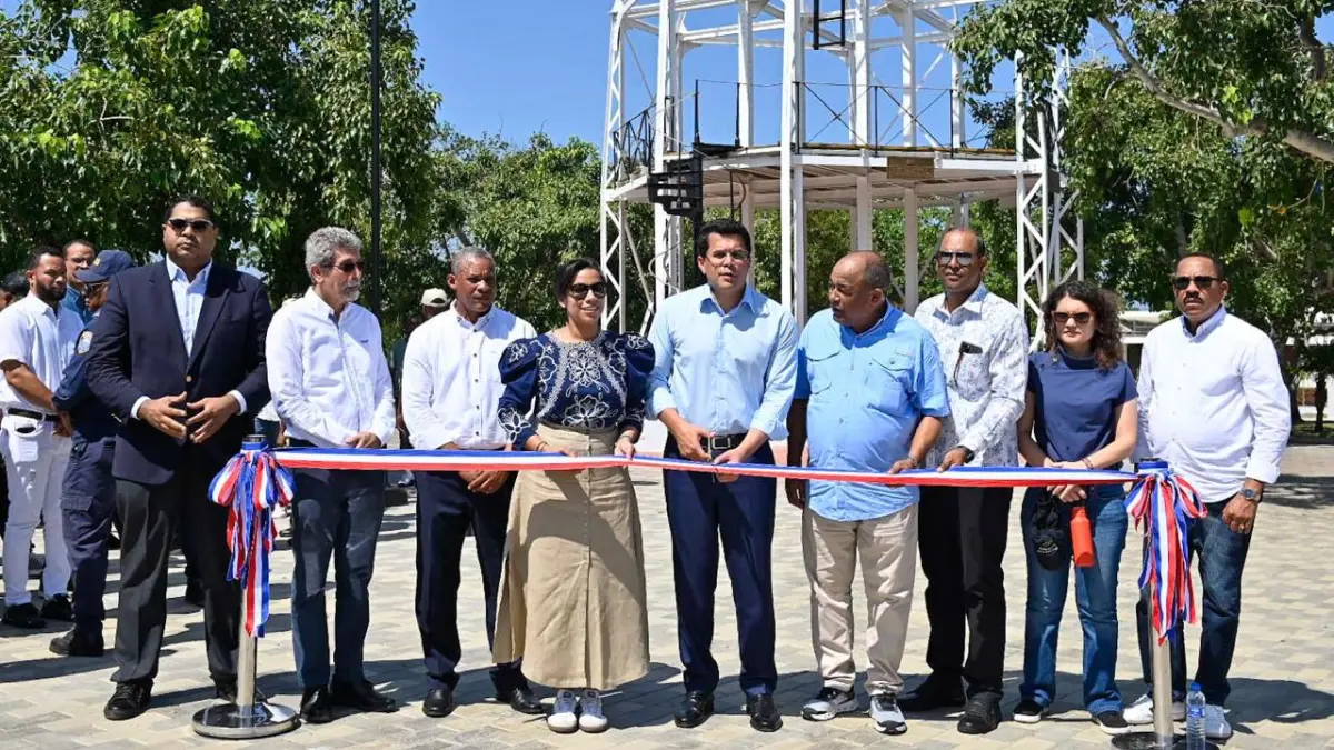 David Collado entrega el remozado parque Duarte de San Fernando, Montecristi