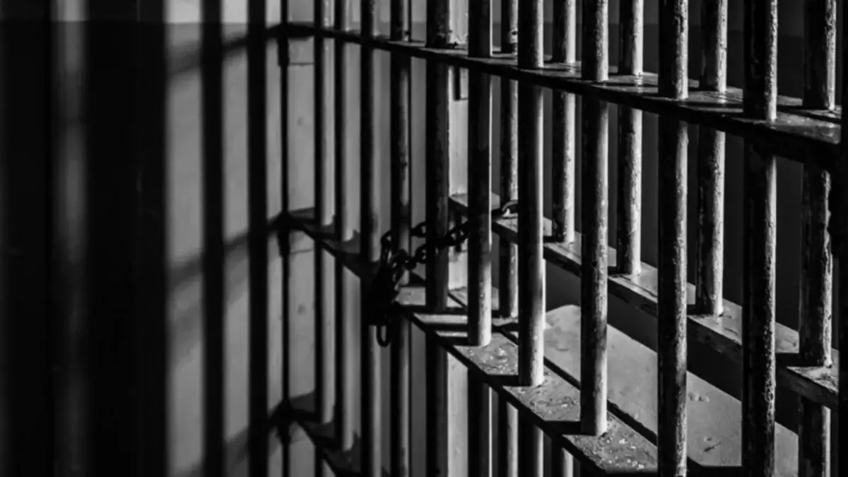 Por falta de personal, presos profesionales de la salud ofrecen servicios