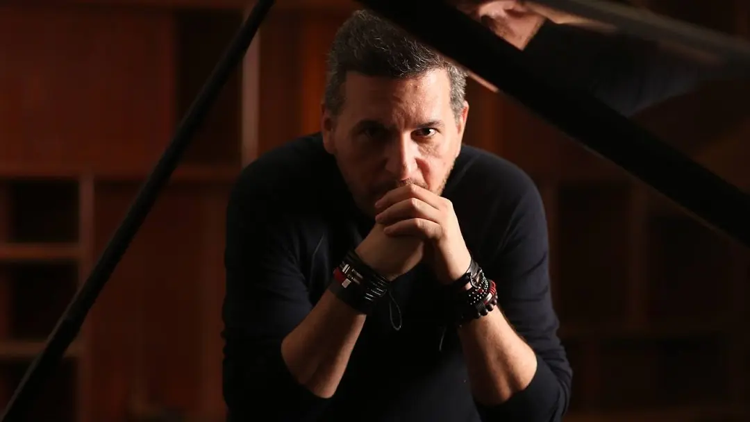 ¡Galardonado! Alex Mansilla es premiado como mejor arreglista del año