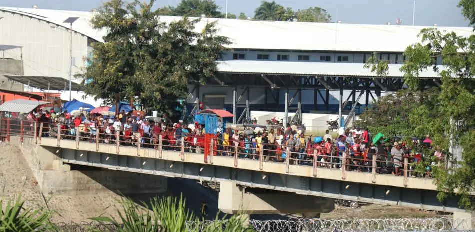 Continúa hospitalizada haitiana que cayó en puente sobre el río Masacre