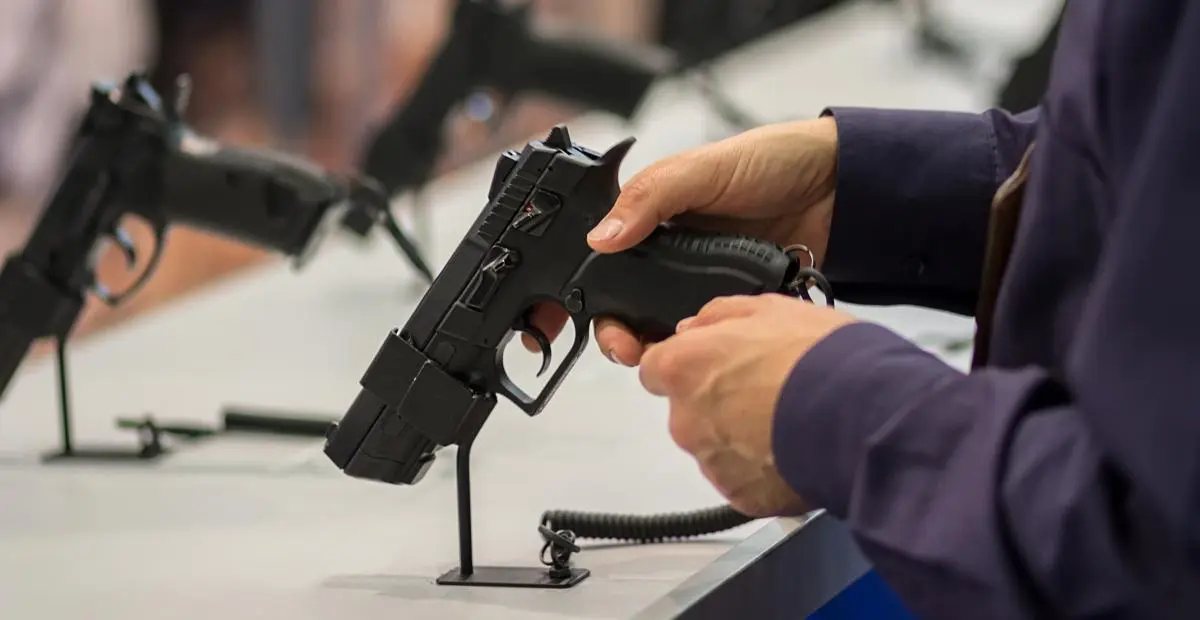 Extienden de uno a dos años vigencia de licencia para porte y tenencia armas de fuego