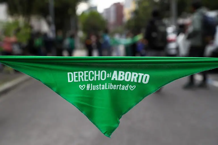 Presentan en la Corte Constitucional de Ecuador una demanda para despenalizar el aborto