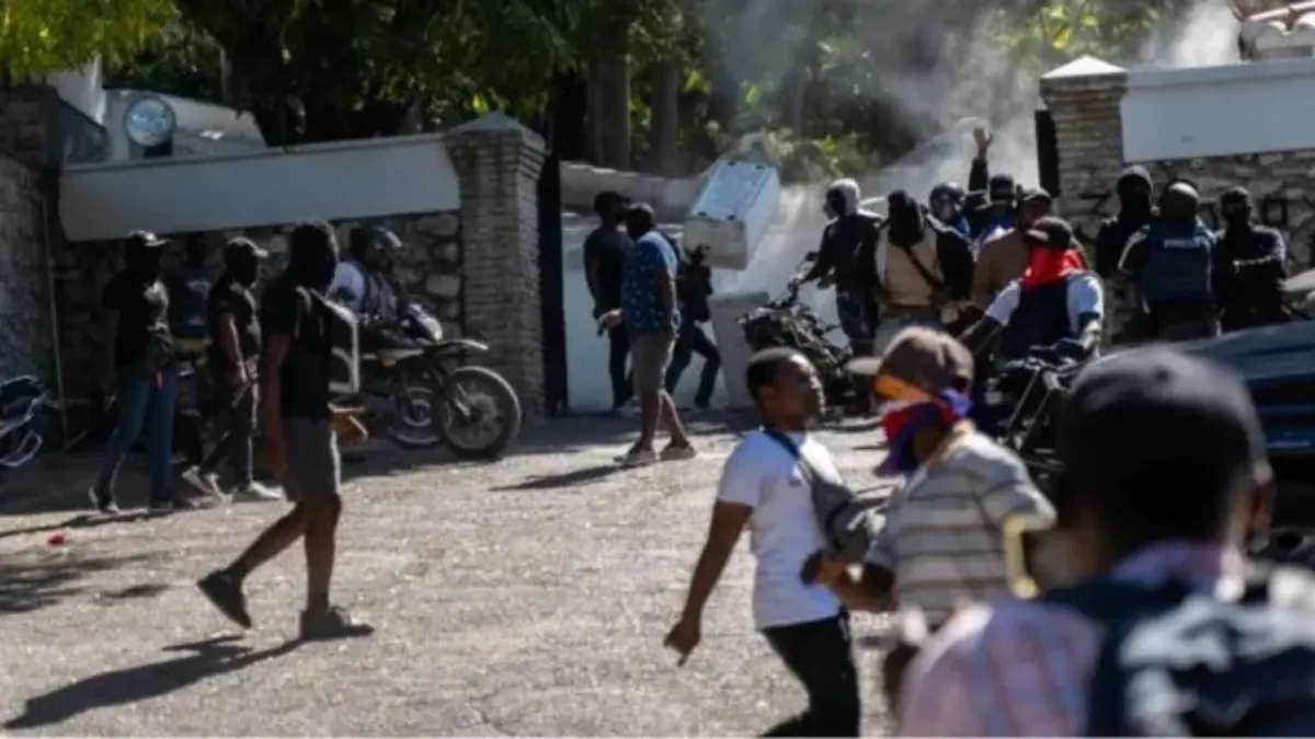 Al menos 3,600 se fugan de la cárcel de Puerto Príncipe tras ataque de las bandas