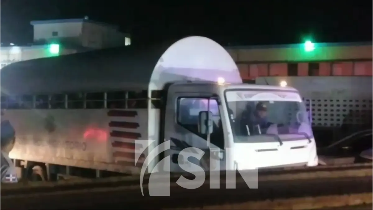 Trasladan privados de libertad de La Victoria a cárceles del país