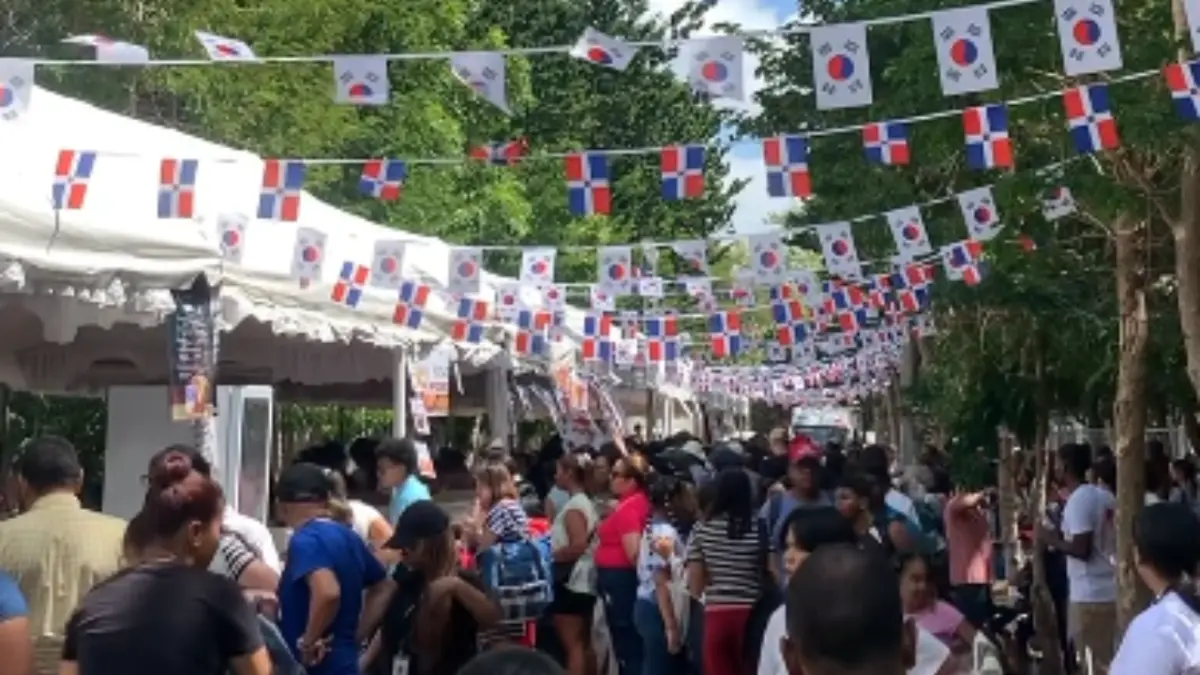 Fanáticos acuden al Festival Coreano 2024